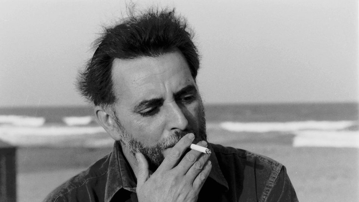 Julio Anguita, fotografiado en una playa de Almería.