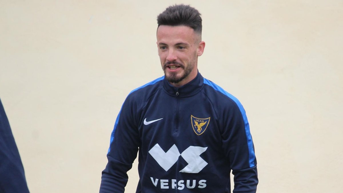 Javi Moreno en un entrenamiento con el UCAM Murcia.