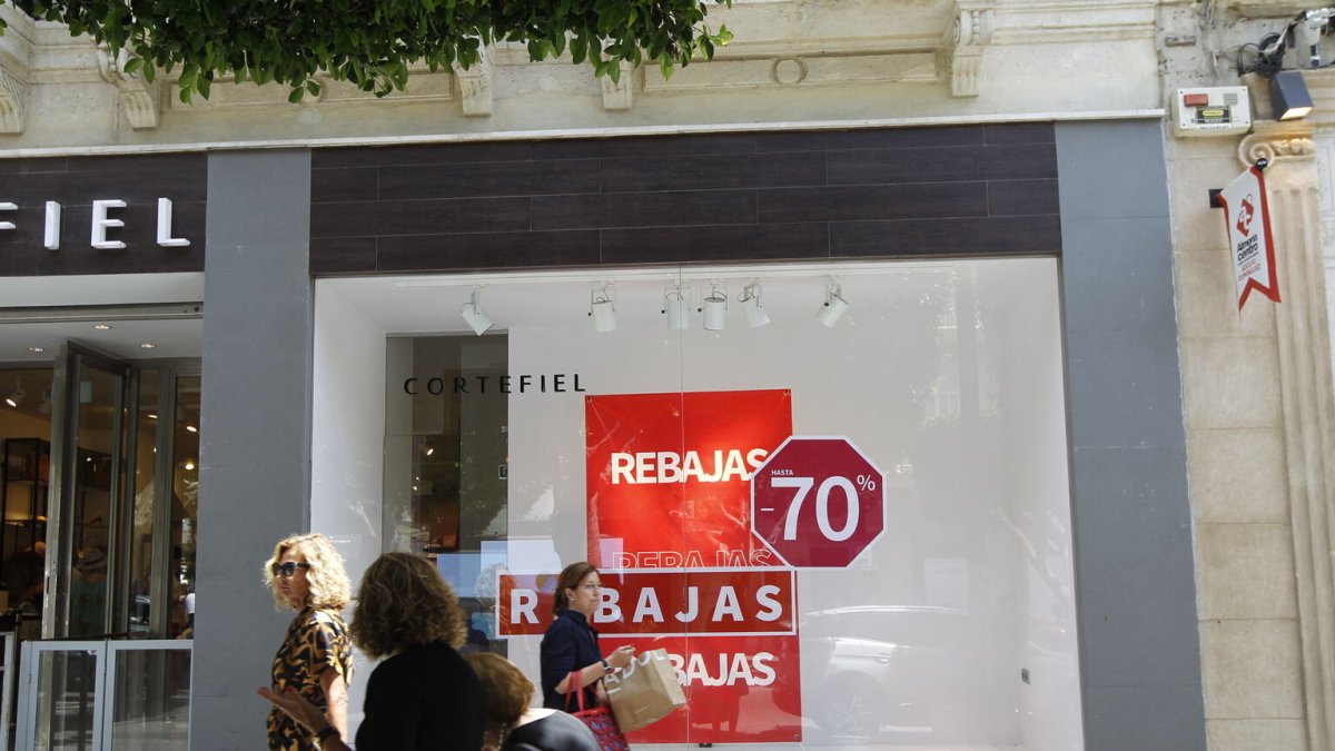 Sanidad rectifica y permite rebajas desde el lunes.
