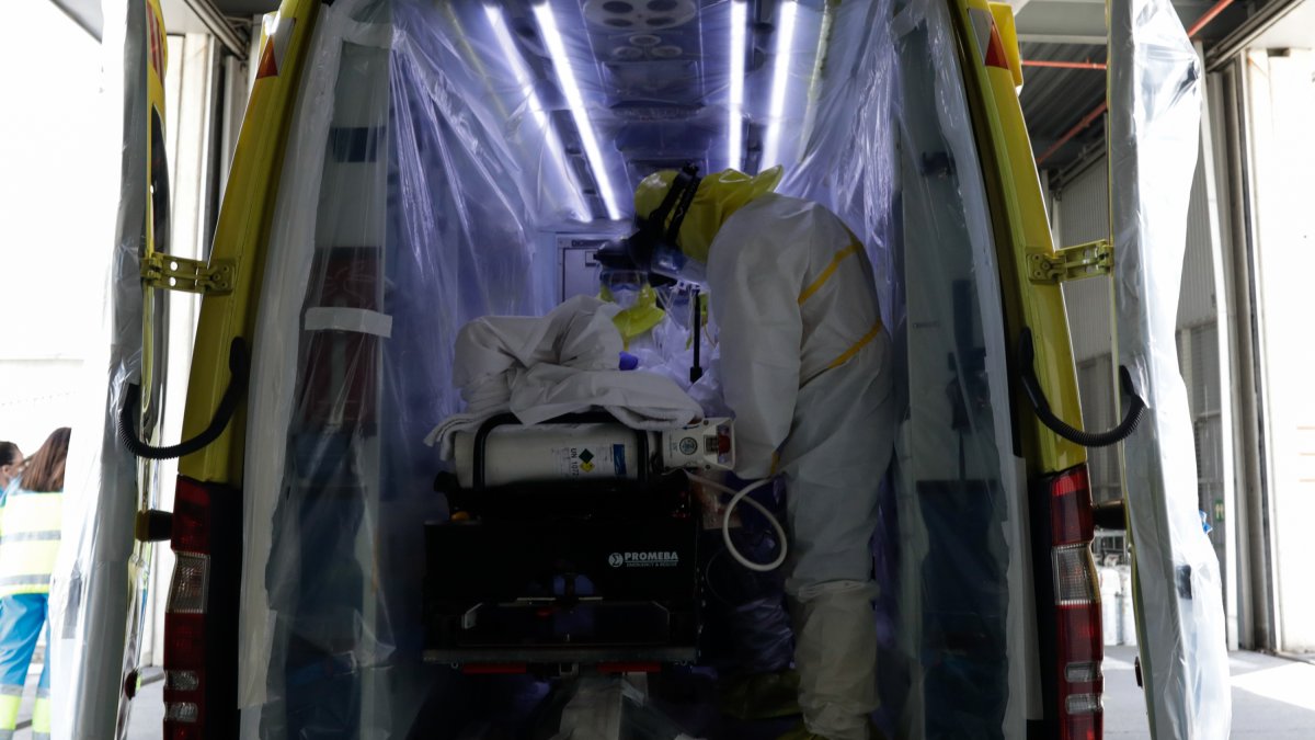 Traslado de un paciente infectado por COVID-19.
