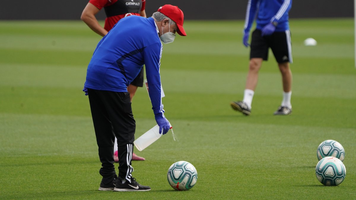 El balón, listo para jugar.