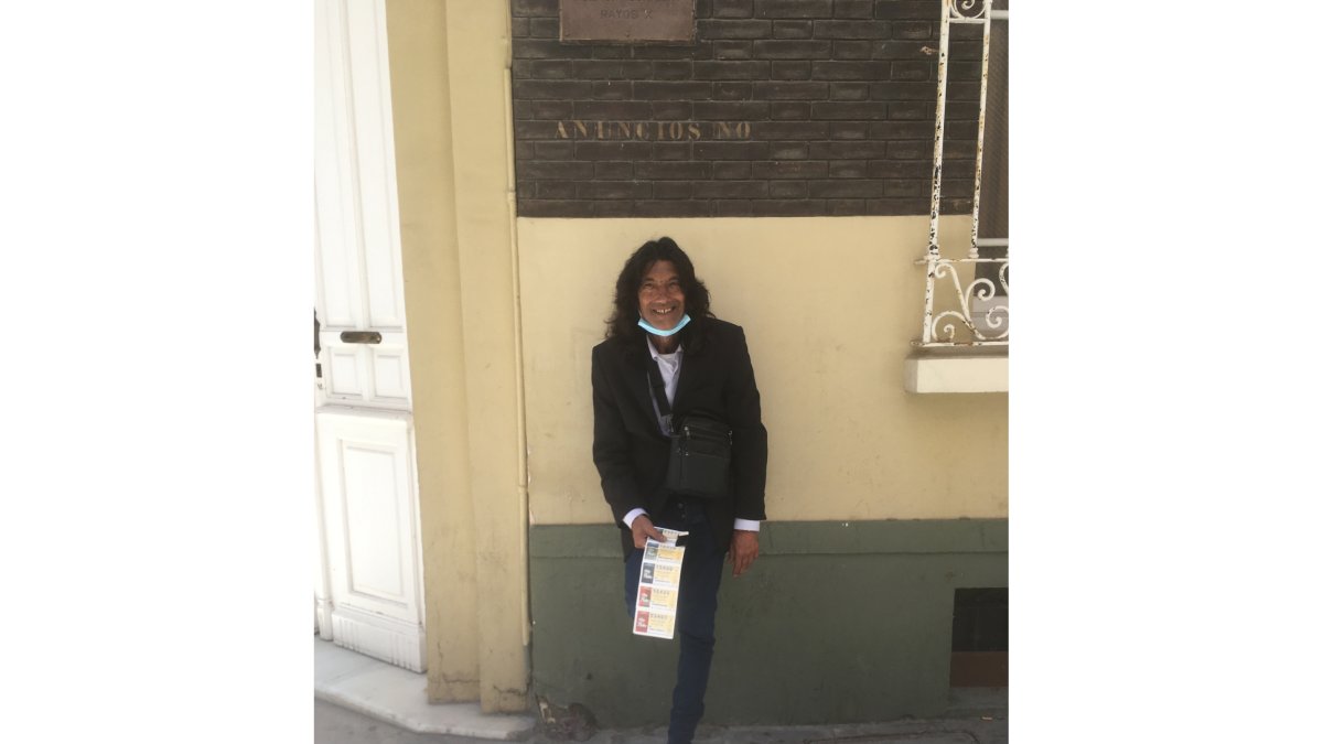 El paisaje de la ciudad vuelve poco a poco a ser el que era. Se ha reanudado el sorteo de la lotería y vuelven vendedores como Carrete,