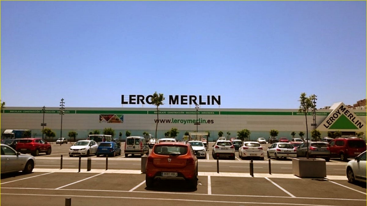 Los centros comerciales han vuelto a abrir a través de sus establecimientos de fuera.