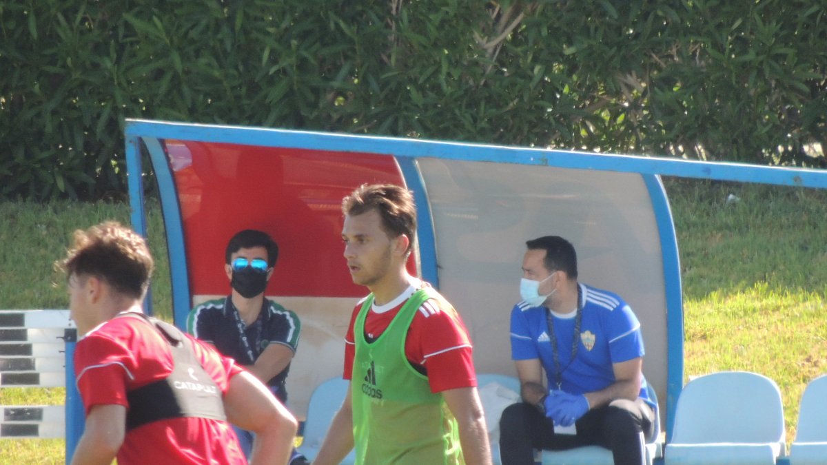 Mario Silva siguiendo el entrenamiento.