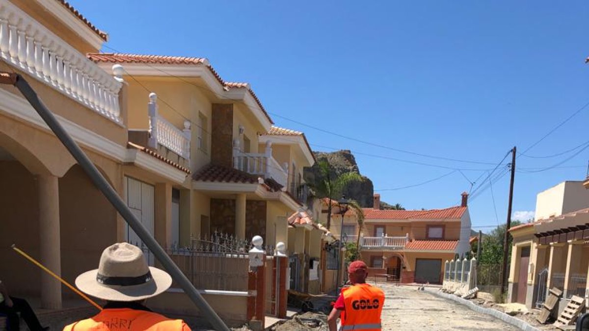 Trabajos en la calle Fuente Álamo.