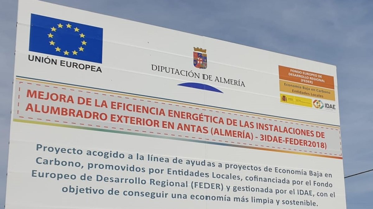 Cartel que da cuenta del proyecto en el municipio de Antas.