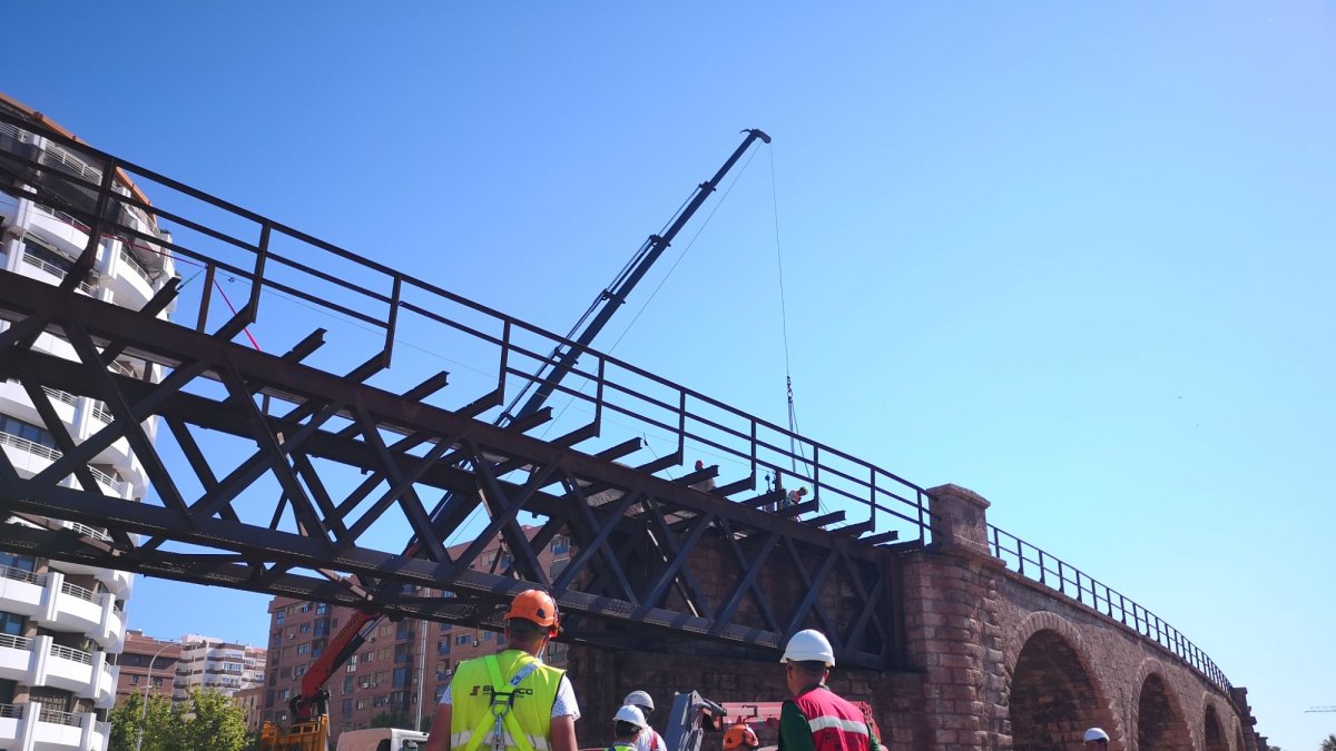 Avanza la restauración del Cable Inglés con la limpieza de los arcos de piedra en las Almadrabillas.
