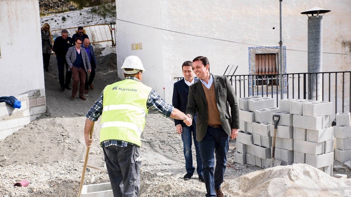 La Diputación de Almería, agiliza obras en Almócita y Laroya para crear oportunidades y fijar la población.