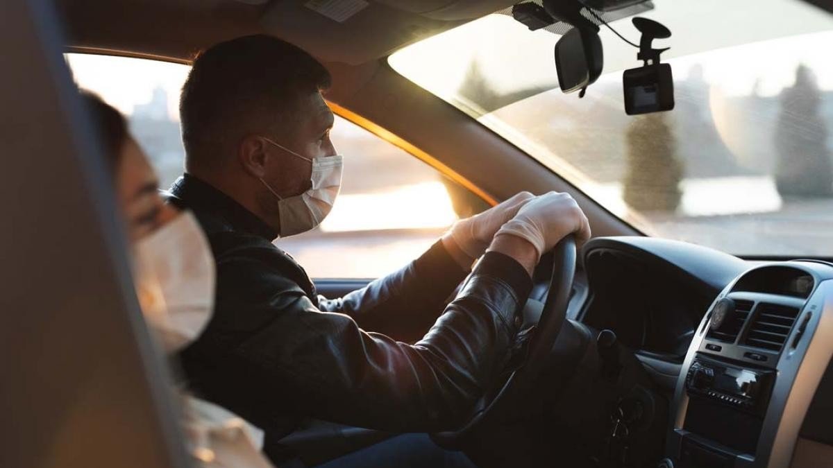 En la fase 2 se reanudan los exámenes de conducir en Almería con el uso de guantes y mascarilla.