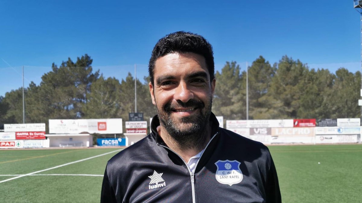Míchel Carrilero está entrenando al Sant Rafel, de Ibiza, en Tercera División.