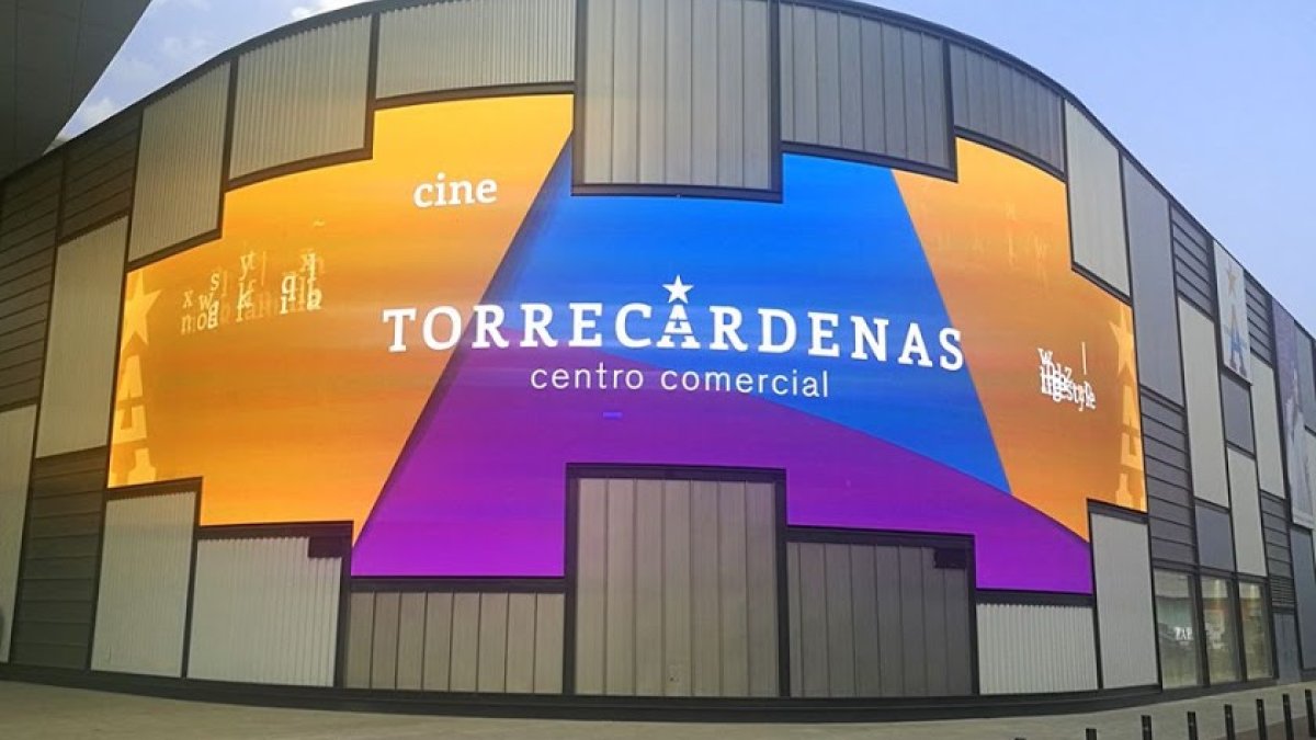Imagen de la fachada del Centro Comercial de Torrecárdenas.