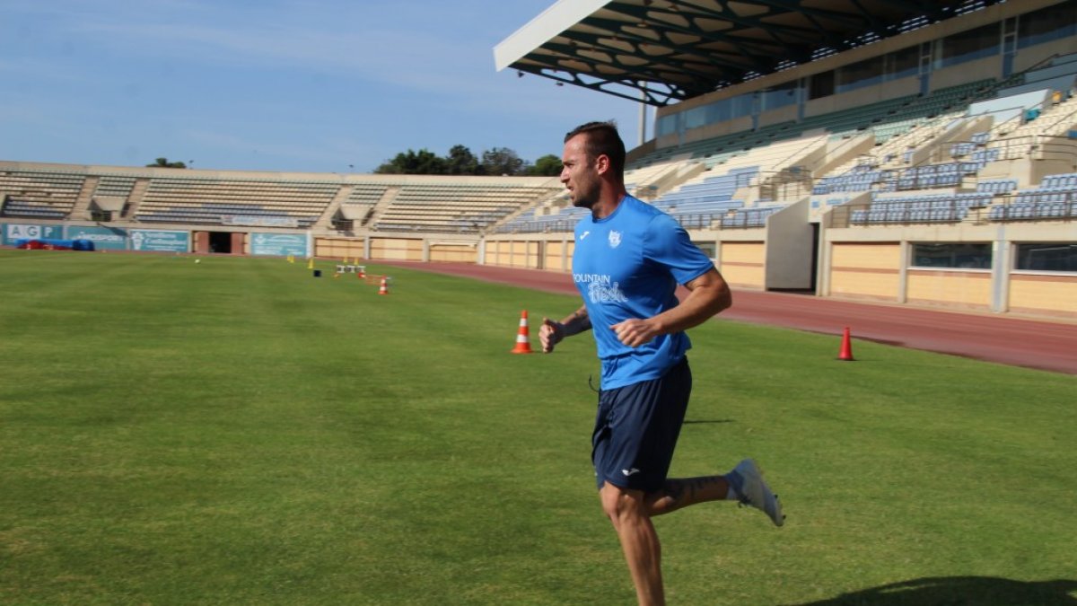 Los jugadores se repartieron por los campos de Santo Domingo.