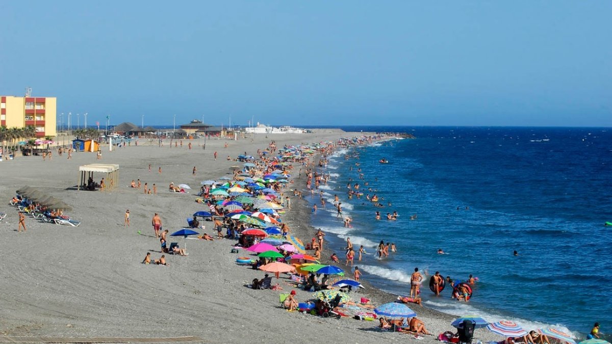 Playa de la Sirena Loca de Adra.