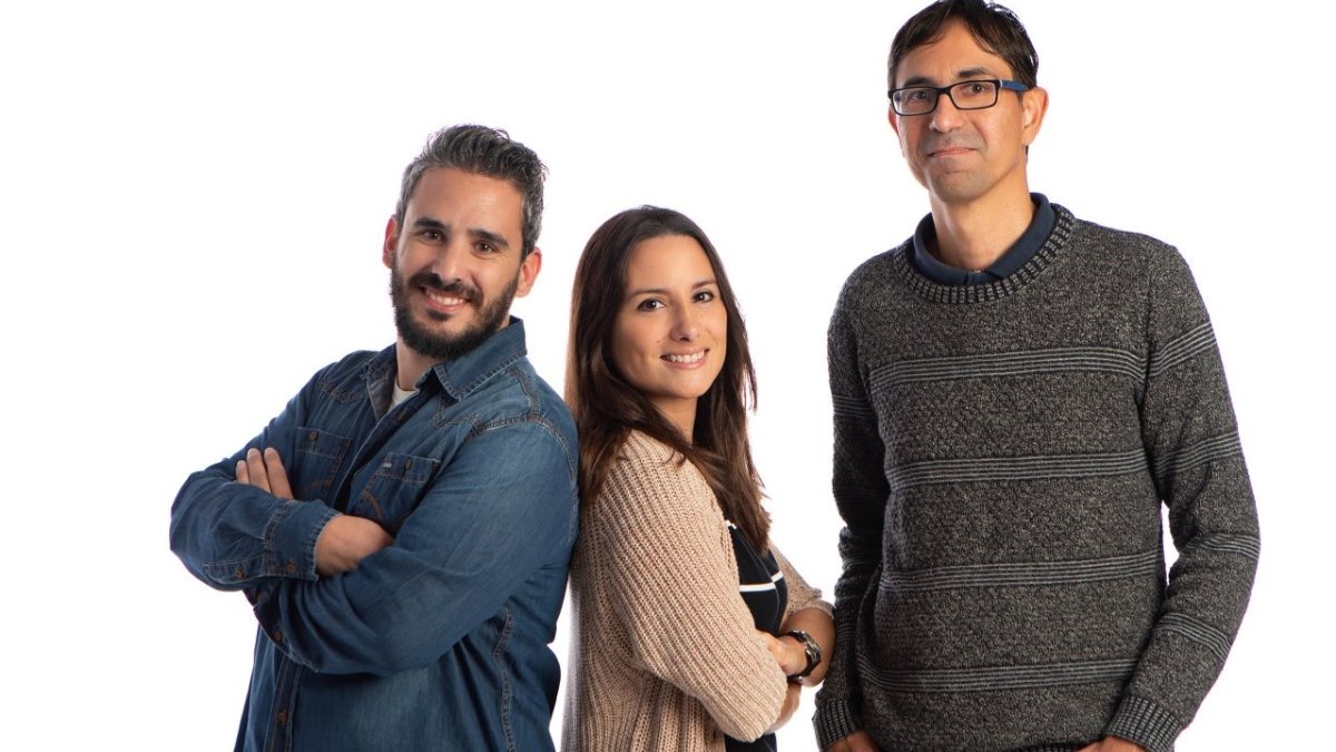 Javier Muñoz, Inma Palomares y Jero Agüero, los tres maestros del colegio nijareño.