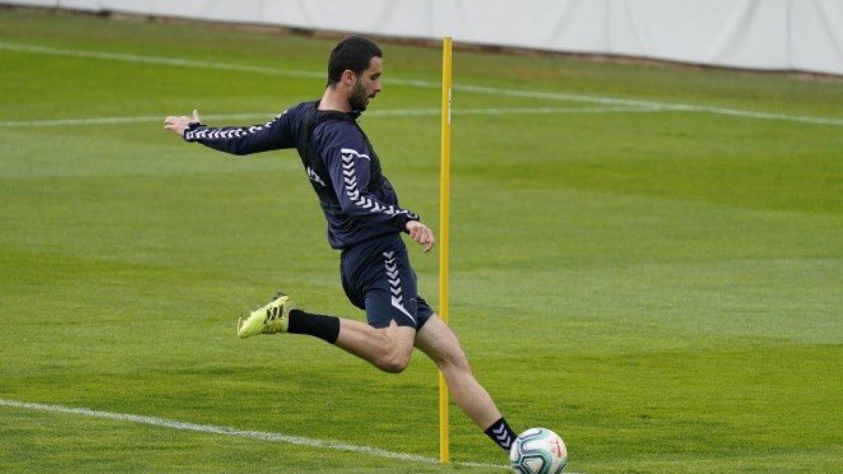 Ivan Kecojevic en el entrenamiento del Albacete Balompié.