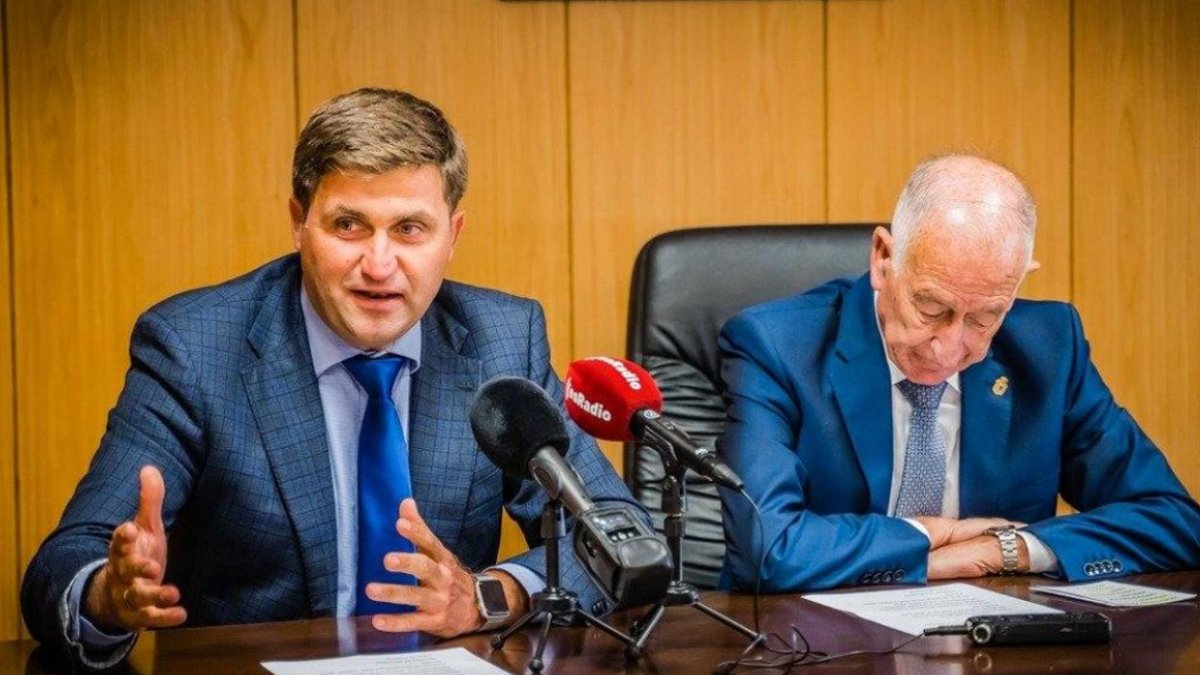 Juan José Rodríguez y Gabriel Amat durante una rueda de prensa.