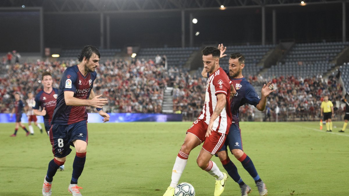 Lazo en el Almería-Huesca.