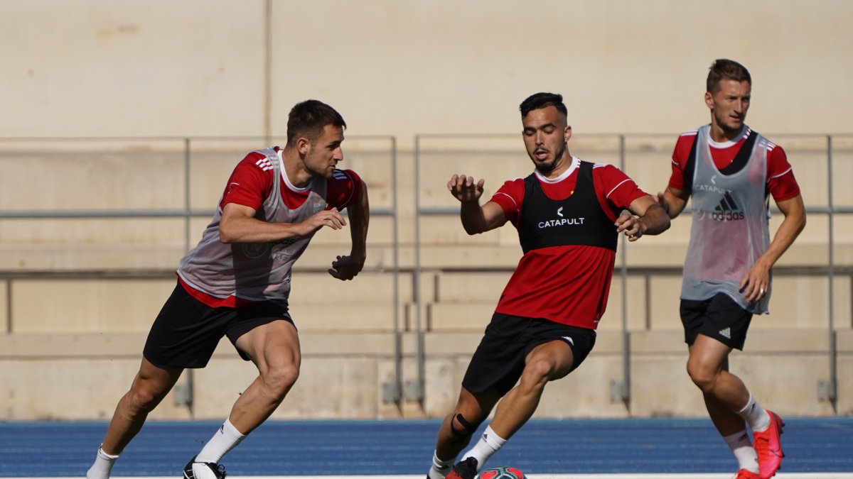 La plantilla rojiblanca trabajará al completo este lunes.