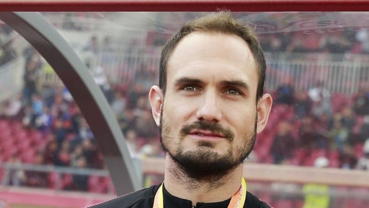 Carlos García en el Dangdai chino después de cerrar su etapa de jugador.