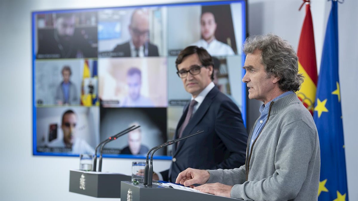 Salvador Illa y Fernando Simón, en una de sus comparecencias diarias.