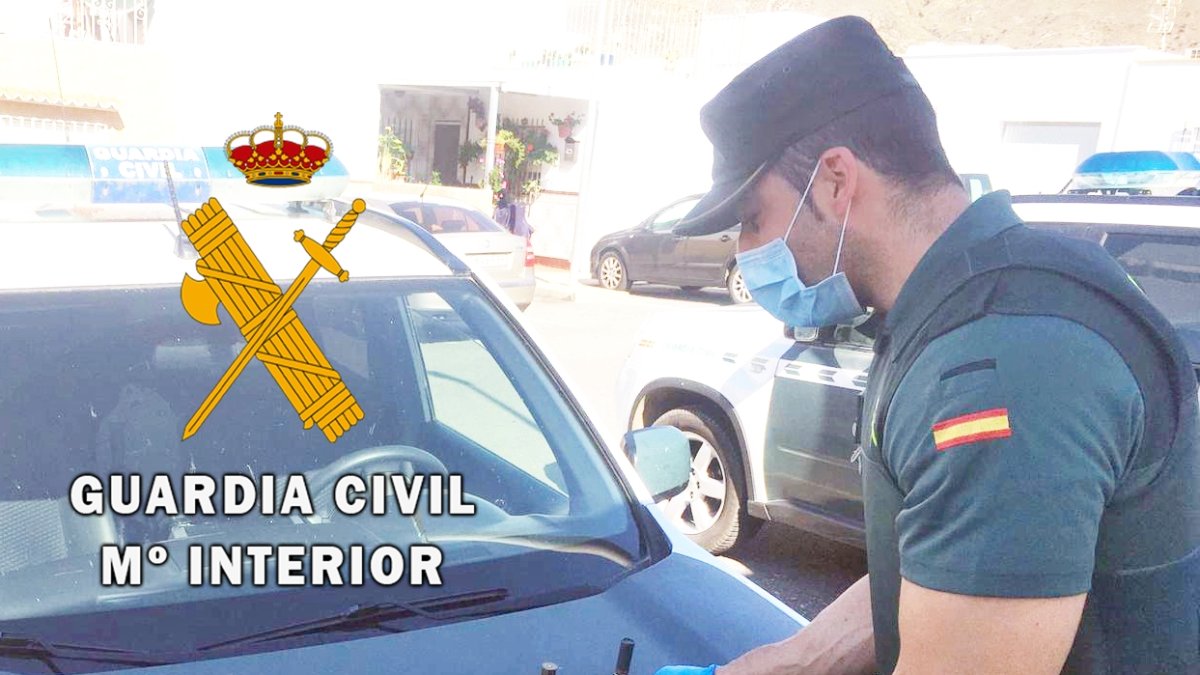 Material intervenido por la Guardia Civil.