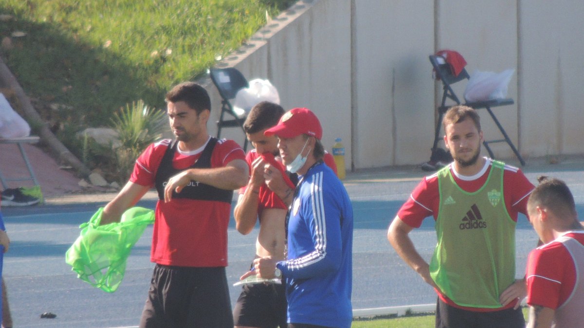 Guti dando instrucciones este martes en el campo Anexo.