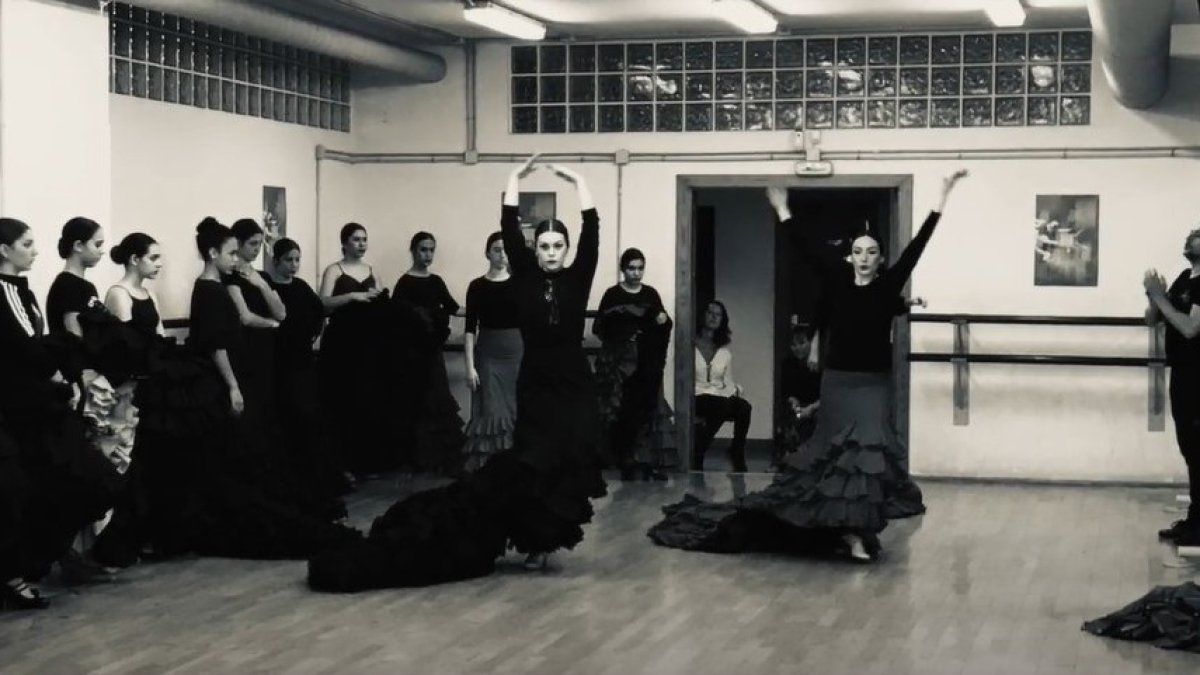 Alumnas del Conservatorio de Danza durante los ensayos con Daniel Doña.