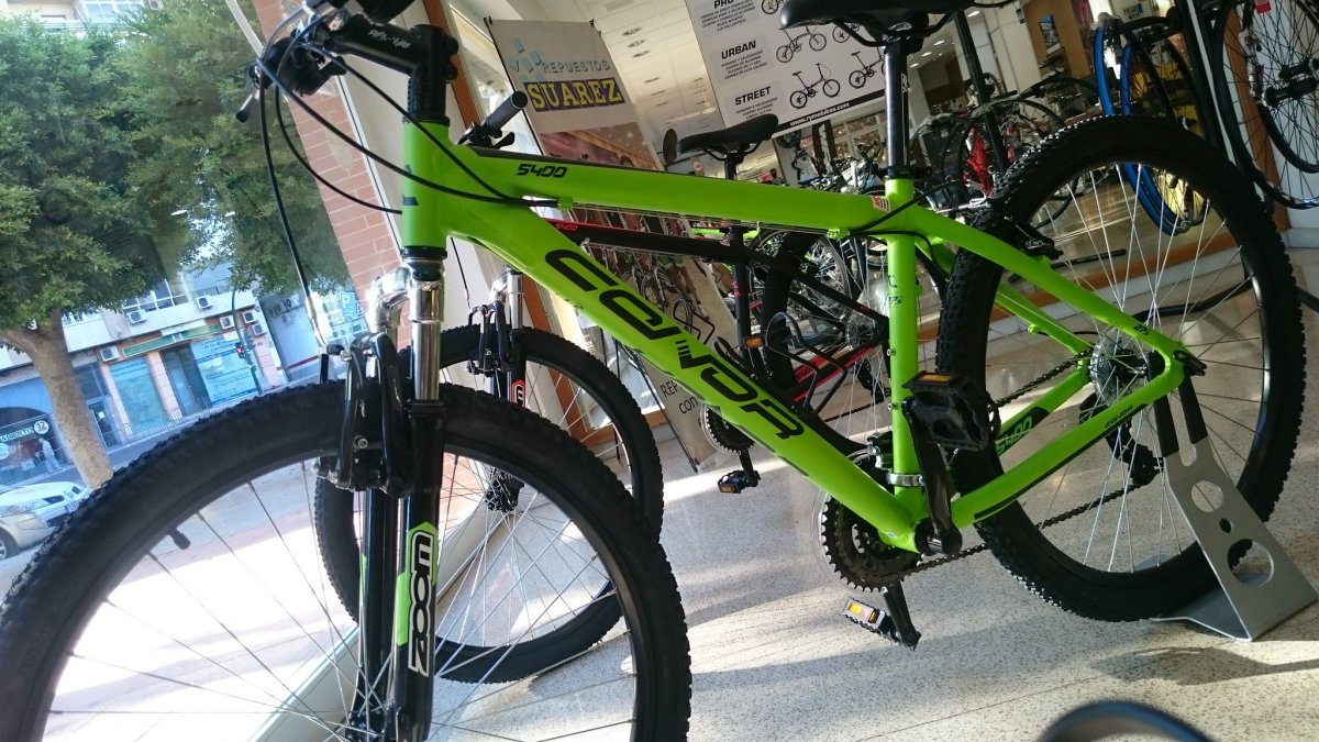 Tienda de bicicletas de la calle Blas Infante de Almería.