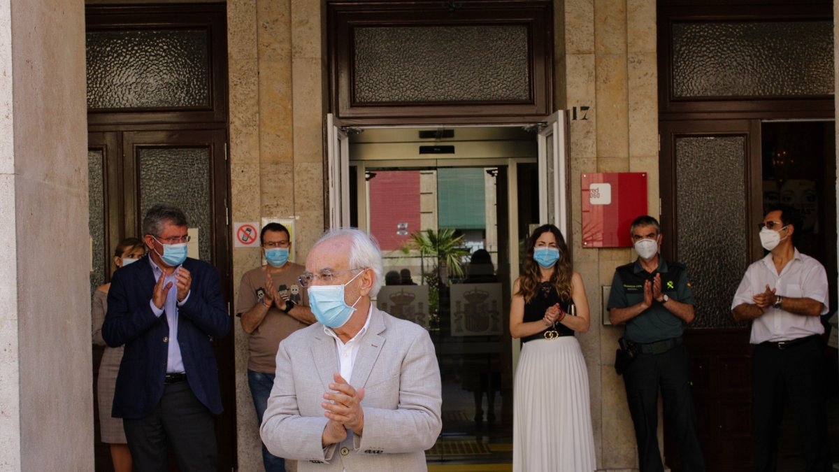 Con una cerrada ovación concluyó los diez días de luto en la Subdelegación de Gobierno.