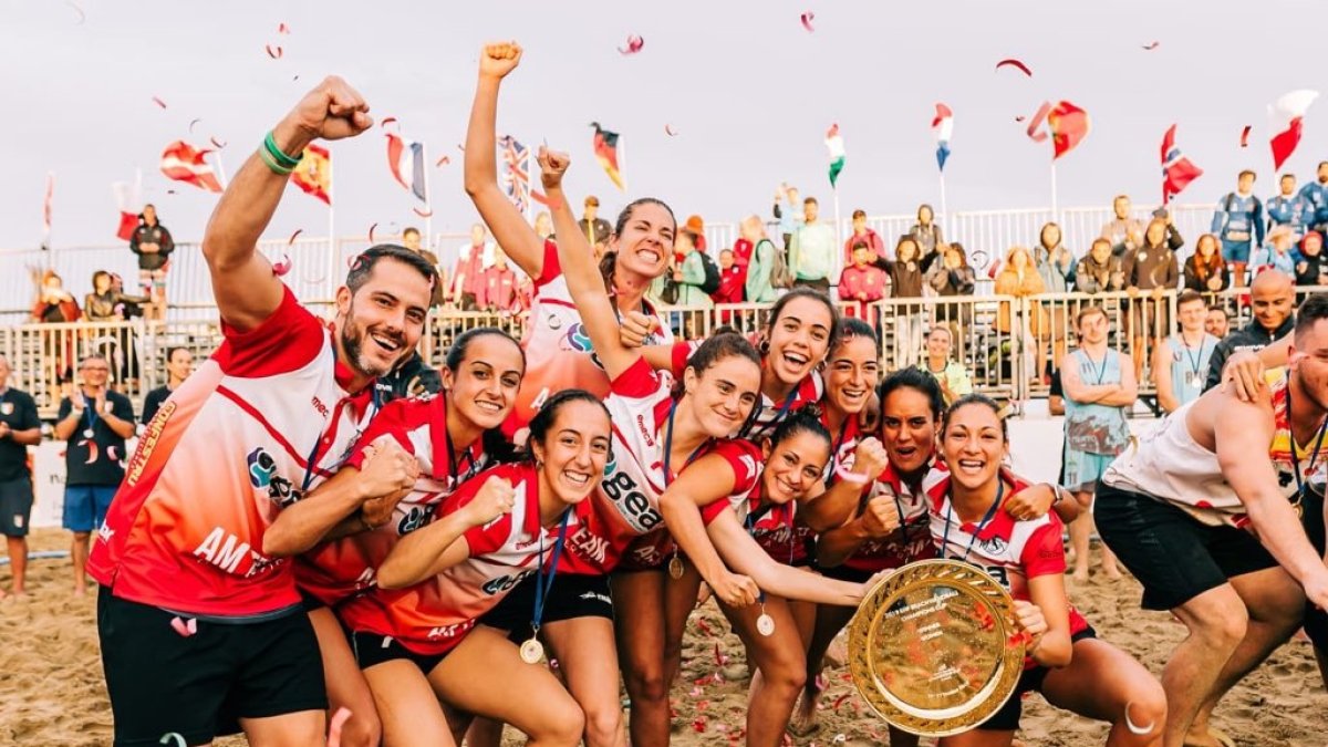 Agustín Collado y su equipo celebrando el título europeo.