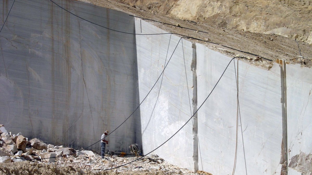 Cantera de piedra natural de la sierra de Los Filabres.