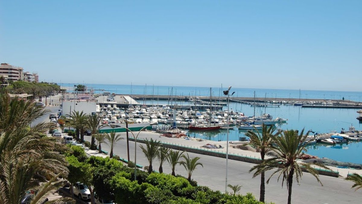 Imagen del puerto de Adra.