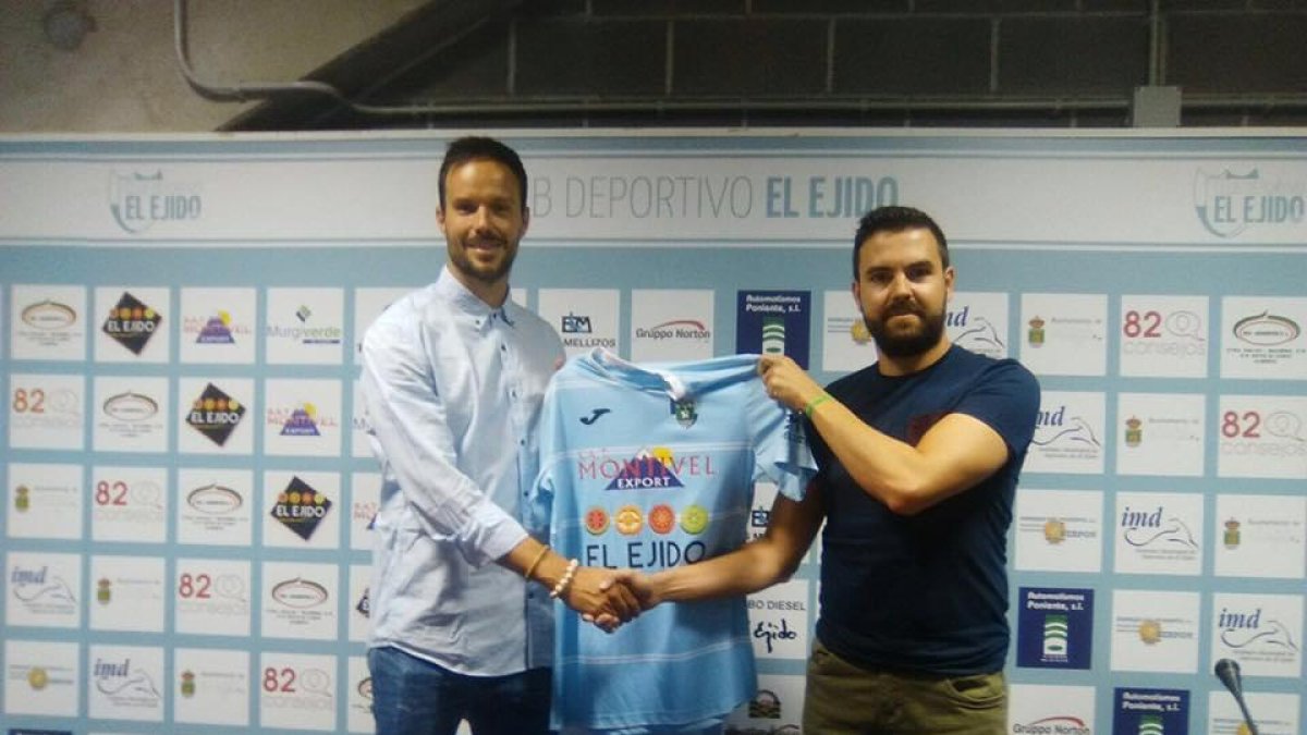 Indalecio y Javi Fernández, director general.