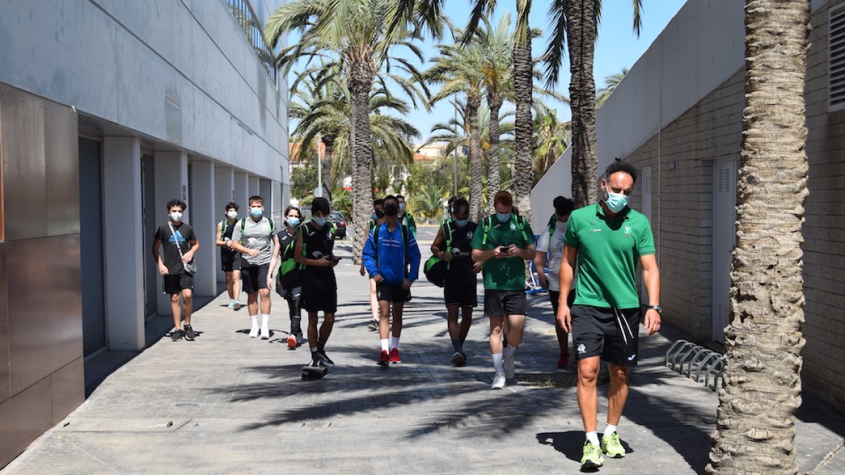 Rumbo al Pabellón Moisés Ruiz.