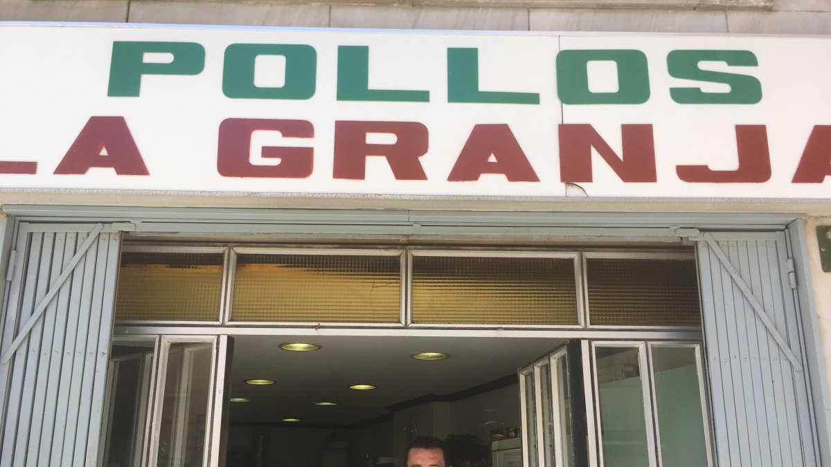 Miguel Angel Montoya, propietario de Pollos La Granja.