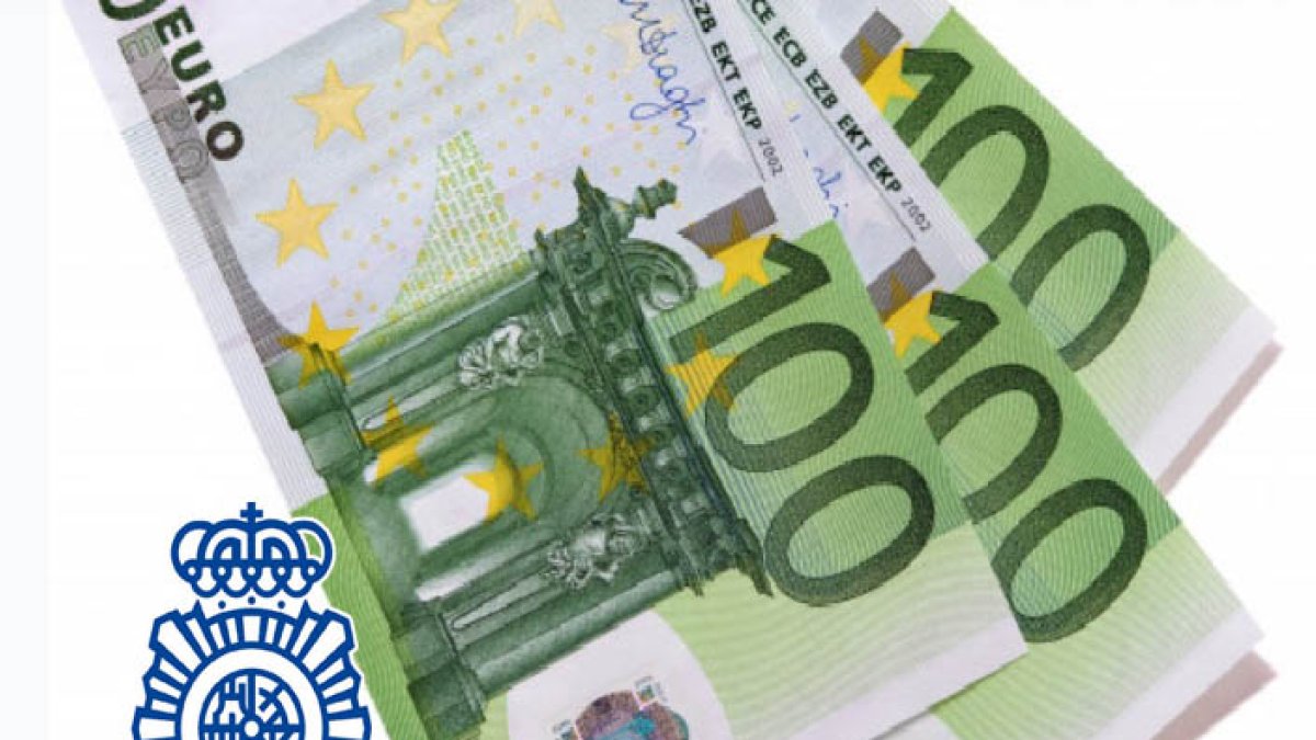 Los agentes recuerdan los elementos de seguridad para distinguir los billetes verdaderos de los falsos.