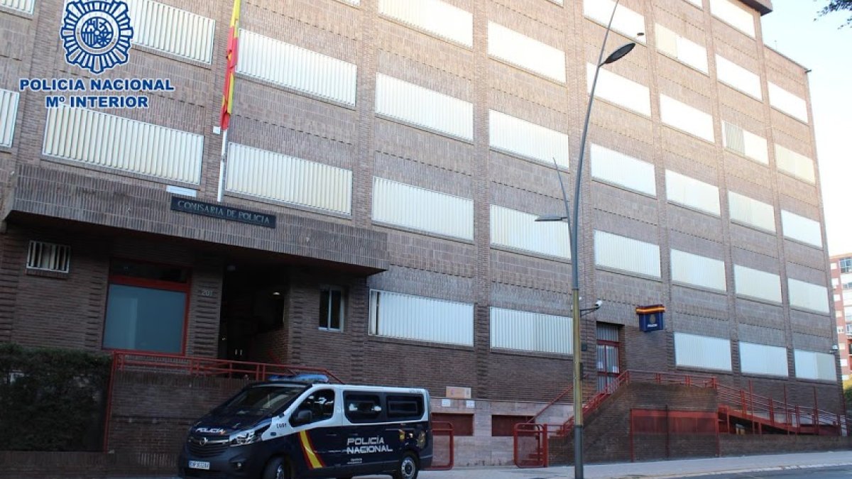 Fachada de la Comisaría de la Policía Nacional de Almería.