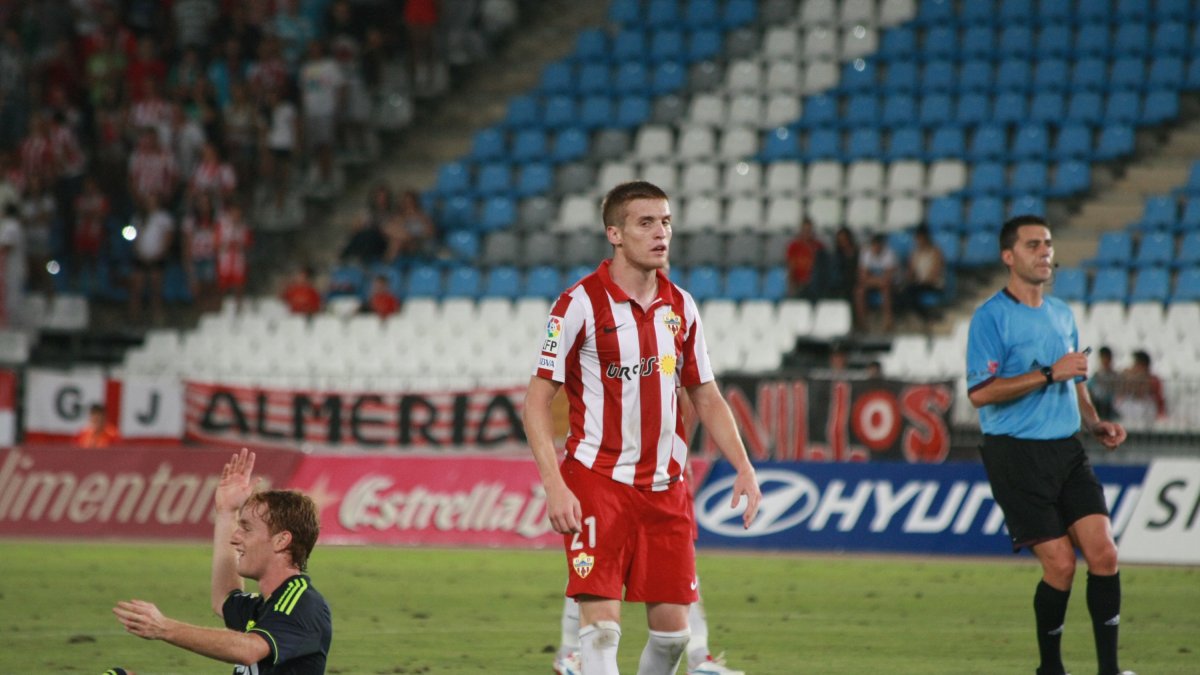 Adrián Gunino en la temporada 2012-2013 con el Almería.