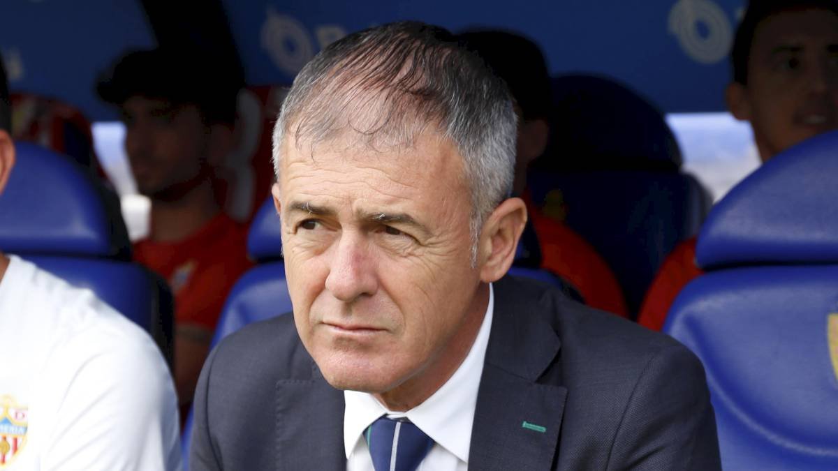 Lucas Alcaraz acabó muy enfadado en Vallecas.