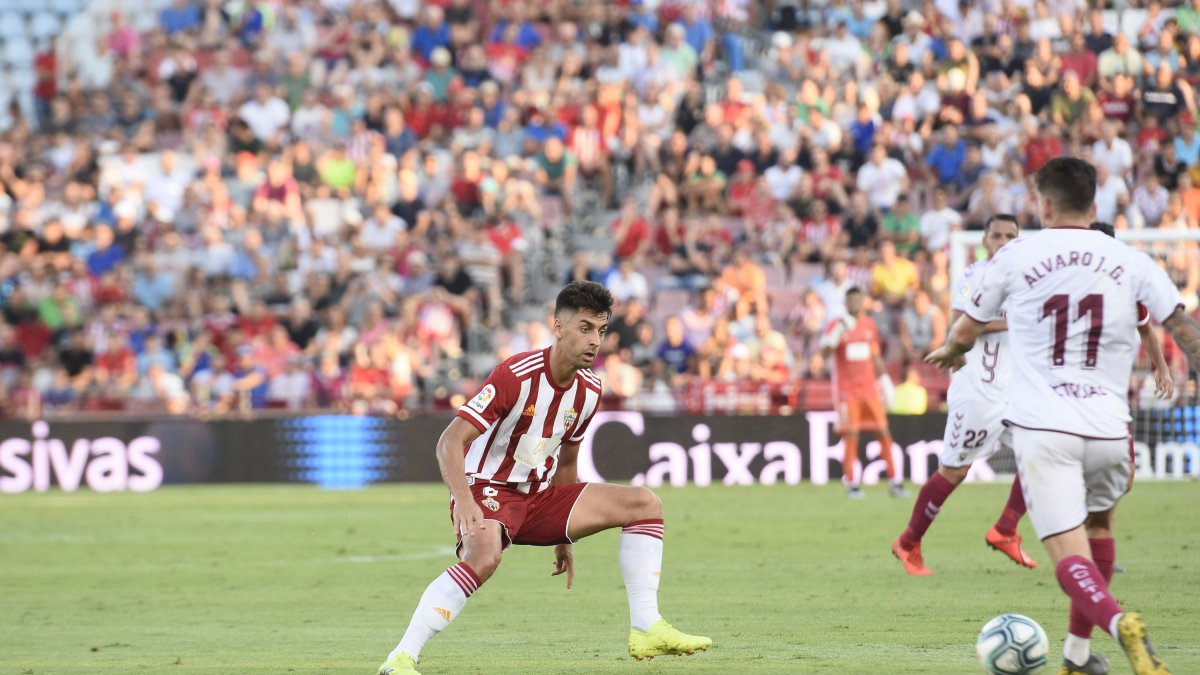 César de la Hoz en el partido contra el Albacete en casa.