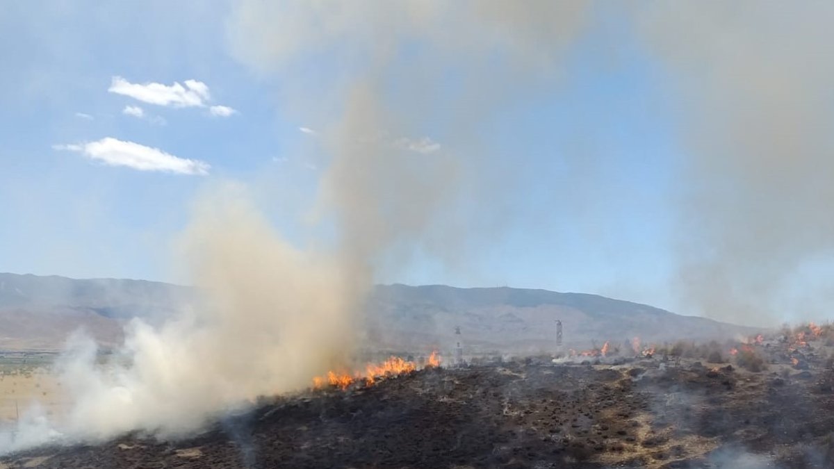 Imágenes del incedio publciadas por Plan Infoca en su cuenta de Twitter.