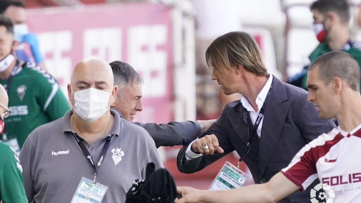 Guti saluda a Lucas.