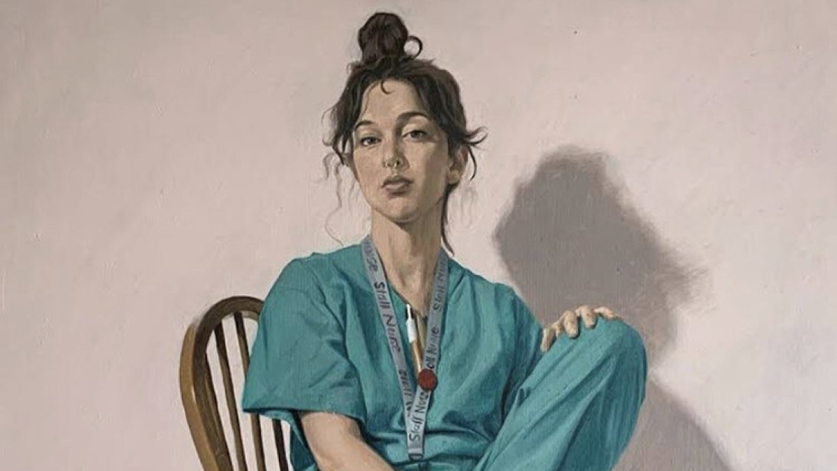 Patricia Ballesta, en la pintura homenaje a los sanitarios.