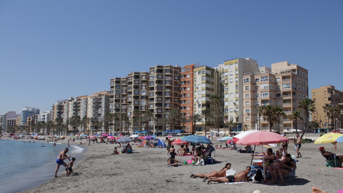 Las playas de la capital en el primer día sin estado de alarma.