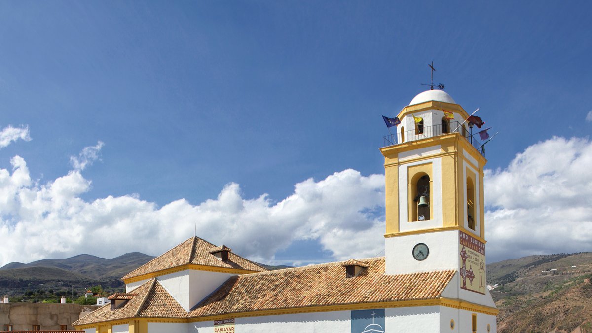 Vista exterior de la Iglesia de Canjáyar, emblema del municipio.