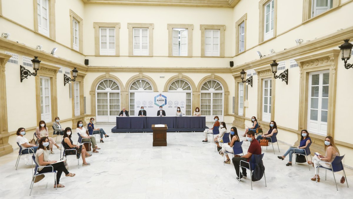 Acto de toma de posesión de los contratados.