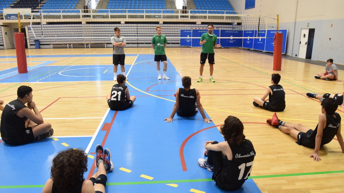 Unicaja Costa de Almería siempre cuidando de los más jóvenes.