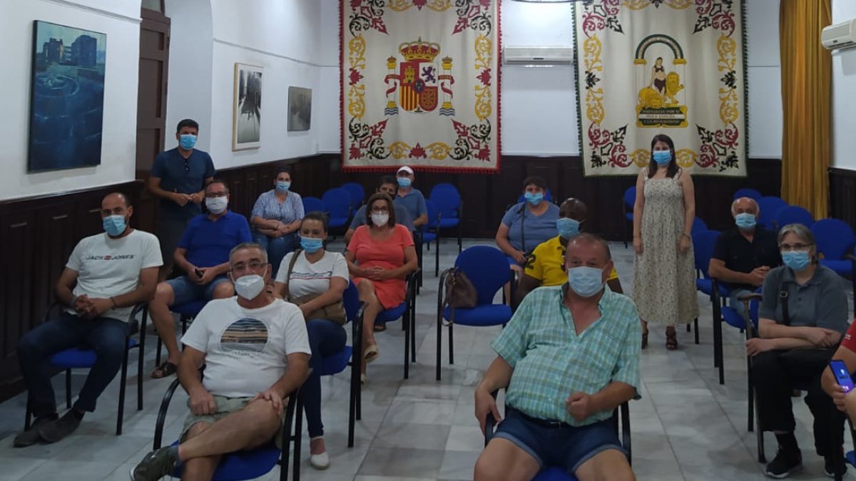 Reunión con los comerciantes ambulantes del mercado en Huércal-Overa.