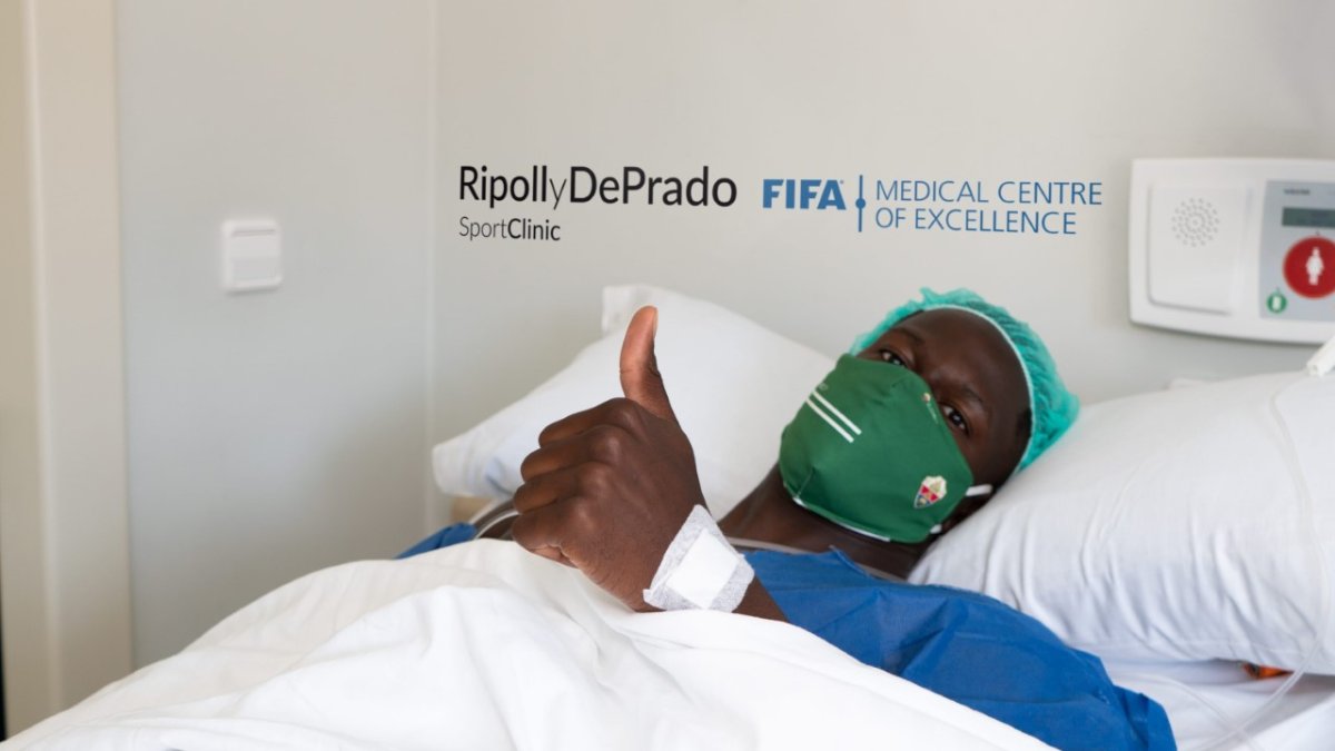 El jugador muestra su aprobación tras la intervención.