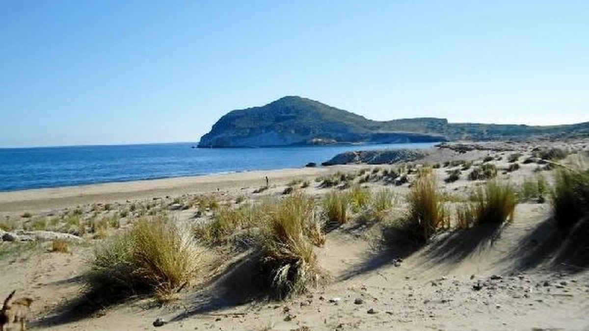 Imagen de archivo de la playa de Los Genoveses, en Cabo de Gata (Almería).